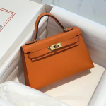 Nauja madinga antros kartos moteri&scaron;ka rankinė i&scaron; natūralios odos, madinga rankinė, mini maža rankinė, vieno peties, skersai petį, rankinė 19x6x12.5cm