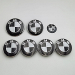 7 vnt. BMW emblemos rinkinys 82 mm 74 mm 45 mm 56 mm 68 mm Automobilio priekinio dangčio logotipas Galinės bagažinės ženklelis Ratų centrinių dangtelių lipdukas ant vairo 82 74 56x4 45