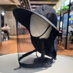Moteri&scaron;kos ir vyri&scaron;kos kepurės nuo uodų, plačiakra&scaron;čiai, skirtos darbui lauke su tinklu, vasarinės kepurės nuo saulės, skirtos žvejybai. Galimi keli variantai. juoda