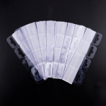 100 vnt. PVC lipnios pakabinimo etiketės su skylute, skirtos prekių pakabinimui ant kabliukų, dėžutėms, mai&scaron;eliams, ekspozicijoms One Size