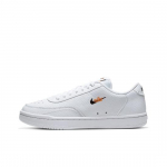 Nike Court Vintage Premium Balti CW1067-100 Moteri&scaron;ki batai EU 35.5 balta/oranžinė