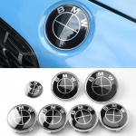 7 vnt. Tinka BMW automobilio emblemos logotipui priekinio variklio dangčio logotipui 82 mm + galiniam logotipui 74 mm + ratlankio dangteliui 68 mm + vairo lipdukui 45 mm. 82 82 68x4 45