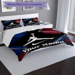 3 vnt. individualizuotas pavadinimas Air Jordan Flight spausdintas patalynės komplektas Užsegamas užvalkalas apima 1 užvalkalą ant antklodės ir 2 užvalkalus pagalvėms, mink&scaron;tas ir patogus visais sezonais 230cmx220cm