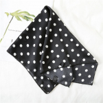 Bandanas &Scaron;alikai Kvadratinė skara Satino galvos skara Mink&scaron;to &scaron;ilko jausminga nosinaitė Polka ta&scaron;ku marginta skara juoda