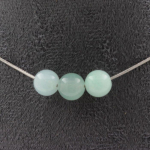 Pierres et Min&eacute;raux. Collier 3 perles Ang&eacute;lite 8 mm. Chaine en acier inoxydable Collier femmes, hommes. Taille personnalisable.