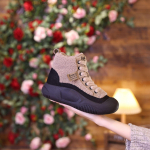 Moteri&scaron;ki briti&scaron;ko stiliaus &bdquo;Martin Boots&ldquo; Vintažiniai madingi pavasario ir rudens batai Vidutinės vir&scaron;utinės dalies moteri&scaron;ki mieli, kvėpuojantys suvarstomi batai 35 ruda