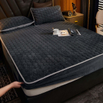 Pliu&scaron;inis storas dygsniuotas čiužinio užvalkalas &Scaron;iltas mink&scaron;tas kri&scaron;tolinis aksominis karali&scaron;kasis dygsniuotas lova su patalynės užvalkalu, neįskaitant pagalvės užvalkalo