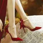 2025 Nuotakos Batai Moteri&scaron;ki Perlų ir Kaspinė Stiletto Kulniukai Smailus Pir&scaron;tas Patogūs Vestuviniai Batai Vienspalviai Didelio Dydžio Kulniukai Moterims Zapatos 34 vyno raudonos spalvos