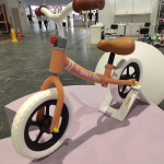 Reguliuojamas vaiki&scaron;kas balansinis dviratis