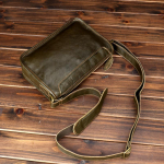Naujas originalus &bdquo;Crazy Horse Skin&ldquo; vyri&scaron;kas krep&scaron;ys Natūralios odos &bdquo;Crossbody&ldquo; krep&scaron;ys Vyri&scaron;kas rankų darbo galvos sluoksnio karvės odos pečių krep&scaron;ys Retro maža kuprinė