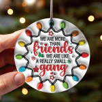 &bdquo;Besties&ldquo; kalėdinis apvalus ornamentas, &bdquo;Geriausių draugų&ldquo; apvalus kalėdinis papuo&scaron;alas, suasmenintos atminimo dovanos (Mes esame daugiau nei draugai) One Size