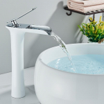 Baltas chromas praustuvo mai&scaron;ytuvai krioklys vonios mai&scaron;ytuvas su viena rankena kar&scaron;to &scaron;alto vandens baseino mai&scaron;ytuvas Vonios kriauklė Vandens kranas Vonios kambarys High White Chrome