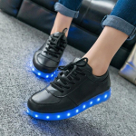 Spalvingi &scaron;viečiantys batai pavasariui ir rudeniui Nauji &scaron;viečiantys batai vyrams ir moterims Fluorescentiniai batai USB įkraunami LED &scaron;viesa korėjieti&scaron;ki poros batai 39
