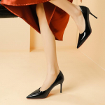 Fashion 2024 Moterų biuro siurblys Stiletai auk&scaron;takulniai batai didelio dydžio 42 Blizgantys kulnai lakinės odos smailiu pir&scaron;tu moteri&scaron;ki darbo batai 8 cm NAUJIENA 35 juoda