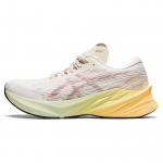 Asics Novablast 3 Cream Fawn Moteri&scaron;ki sportbačiai 1012B288-101 39.5
