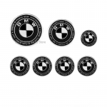 7 vnt. Tinka BMW automobilio emblemos logotipui priekinio variklio dangčio logotipui 82 mm + galiniam logotipui 74 mm + ratlankio dangteliui 68 mm + vairo lipdukui 45 mm. 82 82 68x4 45