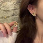 Korean Style Metal Camellia Cat's Eye Flower Earrings for Women - High-End 3D Design A2015 auksas