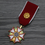 Grožio nuopelnų atminimo ženklelis, medalių kolekcijos dovana auksas