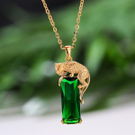 Madingi 18K auksiniai leopardo pakabukai, stačiakampiai smaragdiniai karoliai, prabangūs ilgi brangakmenių papuo&scaron;alai Matches the image