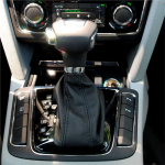 &bdquo;Skoda Superb 2008&ndash;2015&ldquo; pavarų perjungimo rankenėlės skydelio rėmelio ekranas 3T0863212B 3T0 863 212 B juoda