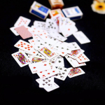 Juokingas ir mielas mini kortelių pokerio žaidimas Super mažos kortelės dovanų kelionės žaislinis i&scaron;daigų rekvizitas 1pcs