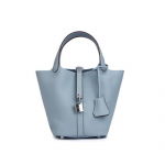 Natūralios odos moteri&scaron;kų rankinių dizainerio mažas ne&scaron;iojamas krep&scaron;ys be logotipo Pirmasis karvės odos pečių pirkinių krep&scaron;io sluoksnis su sidabro atspalvio užraktu Mini 18x13x18cm dangaus mėlyna spalva