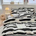 Stilingas vienspalvis patalynės komplektas - 3 arba 4 dalys, puikiai tinka bendrabučiams (1.5m/1.2m) 2.0m four-piece set