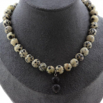 Pierres et Min&eacute;raux. Collier perles Jaspe Dalmatien 8 mm + 2 perles Lave 8 mm. Chaine en Collier femmes, hommes. Taille personnalis