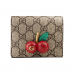 GUCCI Dvigubo lankstymo drobės ir odos piniginė su 3D vy&scaron;nių dekoracija ir vintažiniu logotipu Moteri&scaron;ka piniginė, spalva Ebano/Raudona Gift Box Set (Basic Set + Original Box) juodmedis