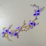 Žiemos slyvų žiedų siuvinėta aplikacija čiongsamui - &bdquo;pasidaryk pats&ldquo; užlyginama kini&scaron;ko stiliaus 15X36 cm violetinė