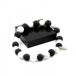 Pierres et Min&eacute;raux. Bracelet Perles Howlite + Onyx noir mat 8 mm. Fabriqu&eacute; en France.