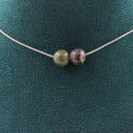 Pierres et Min&eacute;raux. Collier 2 perles Jaspe sang de Dragon 8 mm. Chaine en acier inoxydable Collier femmes, hommes. Taille personna