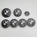 7 vnt. BMW emblemos rinkinys 82 mm 74 mm 45 mm 56 mm 68 mm Automobilio priekinio dangčio logotipas Galinės bagažinės ženklelis Ratų centrinių dangtelių lipdukas ant vairo 82 74 68x4 45