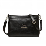 Mados moteri&scaron;kas mažas krep&scaron;ys laisvalaikiui ant peties. Paprasta piniginė juoda