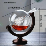 &bdquo;Creative Globe&ldquo; grafino rinkinys su be&scaron;viniu grafinu &bdquo;Exquisite&ldquo; mediniu stovu ir 2 viskio taurėmis &bdquo;Viskio grafino gaublio lygio dovana&ldquo; white