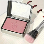 Vandeniui atsparūs &scaron;ilkiniai matiniai skaistalai | 4 spalvų variantai | Kompakti&scaron;kas metalinės dėžutės dizainas | Ilgai i&scaron;liekantis nepriekai&scaron;tingas odos atspalvio pagerinimas 01