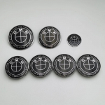 7 vnt. BMW emblemos rinkinys 82 mm 74 mm 45 mm 56 mm 68 mm Automobilio priekinio dangčio logotipas Galinės bagažinės ženklelis Ratų centrinių dangtelių lipdukas ant vairo 82 74 56x4 45