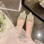 Interneto įžymybė vienos eilės batai moteri&scaron;ki pavasario ir rudens 2025 nauji sagčių &scaron;velnūs kalnų kri&scaron;tolo kepurės batai plok&scaron;čiapadžiai smailūs prancūzi&scaron;ki universalūs madingi 43