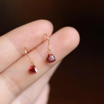 1Pora korėjieti&scaron;ko stiliaus i&scaron;skirtinio vyno raudono cirkonio meilės &scaron;irdies kabančių auskarų 1Pair