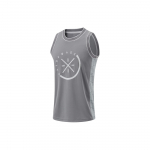 Li Ning Wade Series su užra&scaron;u, drėgmę i&scaron;garinanti, patogi, kvėpuojanti krep&scaron;inio liemenė, vyri&scaron;ki mar&scaron;kinėliai, &scaron;e&scaron;ėlinės pilkos spalvos AAYU063-1 M