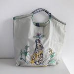 Japoni&scaron;kas nailoninis ir drobės ekologi&scaron;kas pirkinių krep&scaron;ys su siuvinėtomis gėlėmis Medium