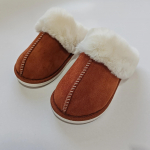 2024 m. Slides Moteri&scaron;ki Unisex Vidiniai &scaron;ilti pliu&scaron;iniai moteri&scaron;ki batai Neslystantys namų &scaron;lepetės namų apyvokos rudens žiemos sandalai Moteri&scaron;ki batai CN36-37 tamsiai ruda spalva