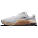 Nike Metcon 9 Balti Auksiniai Smėlio spalvos Moteri&scaron;ki Sportbačiai Metaliniai Auksiniai Grūdeliai DZ2537-104 36