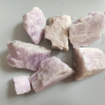 Natūralūs kunzito kvarco kri&scaron;toliniai spodumene neapdoroti mineraliniai akmenys gydantis dekoras natūralūs akmenys ir mineralai 2-4cm