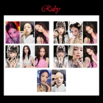 Nauja BLACKPINK fotokortelių kolekcija, įskaitant Park Chae-young, Kim Ji-soo, Jennie Kim ir Lisą, taip pat BLACKPINK albumų atributika.