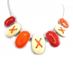 NOA [K1452] - Collier Cr&eacute;ateur 'Boutons' rouge orange beige oranžinė