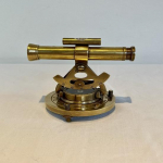 Vintažinio stiliaus auksinis žalvarinis stalinis teleskopas, kompasas ir sekstono buriavimo dovana, įtaiso dovana