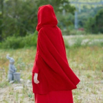 Moteri&scaron;kas paltas su gobtuvu su gobtuvu žieminis vienspalvis Cape Cosplay apsiaustas skara S raudona