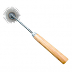 Piktžolių naikinimo įrankis su ergonomi&scaron;ka rankena, a&scaron;triais noragais, atsparus rūdims, universalus dizainas, paprastas valdymas. B