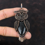 Psilomelano pakabukas, apvyniotas varine viela, Psilomelano brangakmenių papuo&scaron;alas, Pelėdos pakabukas moterims, Rankų darbo varinės vielos papuo&scaron;alas, Dovana jam